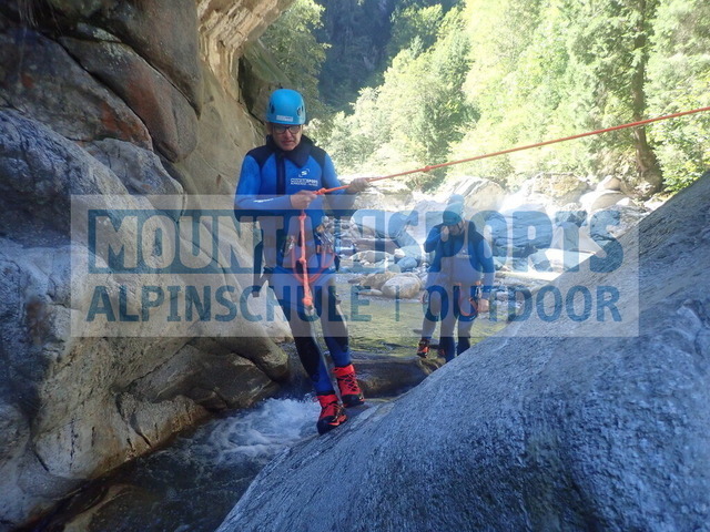 PC020013 | Bestelle die Bilder deines Berg- oder Wasser-Abenteuers mit Mountain Sports bequem von zu Hause aus direkt über unseren Online Fotoshop von pictrs.com. - Realisiert mit Pictrs.com