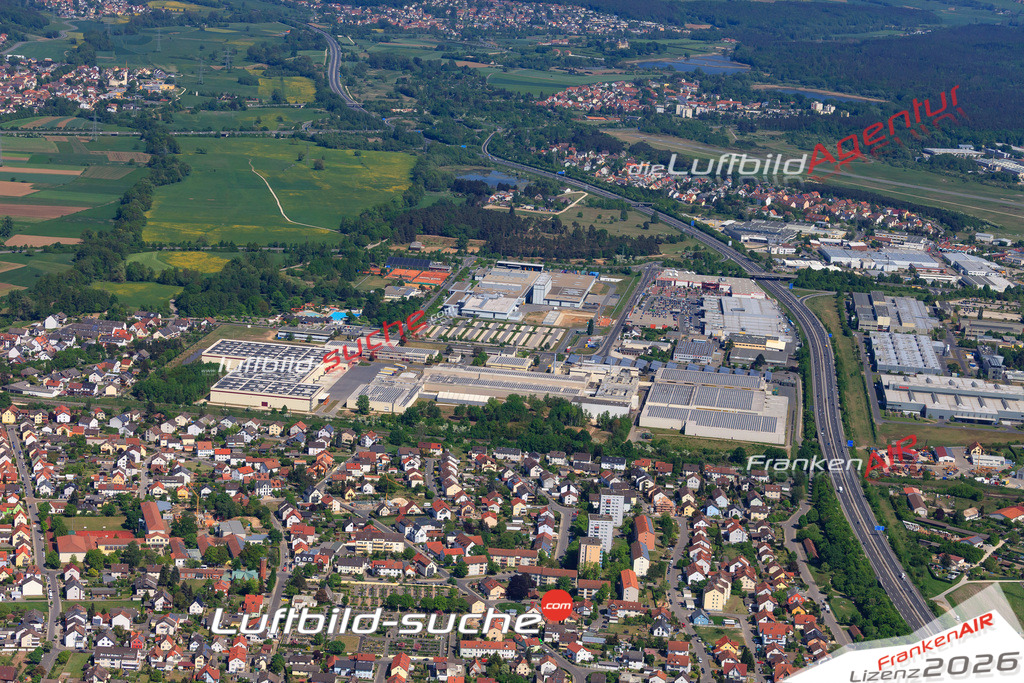 Die Luftbildaufnahme Hallstadt - Hallstadt wurde 2018 mittels Flugzeug (keine Drohne) erstellt. Perfekte Schärfe und Druck- Auflösung- Garantiert!