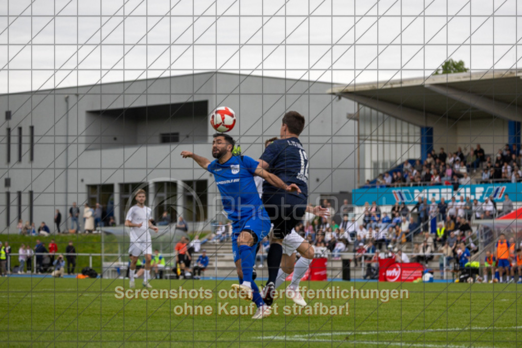 20250529_174035_0160 | #,  VfL Kirchheim (blau) vs. 1.FC Eislingen (weiß), Fußball, Bezirkspokal Finale - Bezirk Neckar/Fils, 2024/2025, Rasenplatz VfL Stadion Kirchheim, Jesinger Straße 105, 73230 Kirchheim, 29.05.2025 - 16:30 Uhr,Foto: PhotoPeet-Sportfotografie/Peter Harich