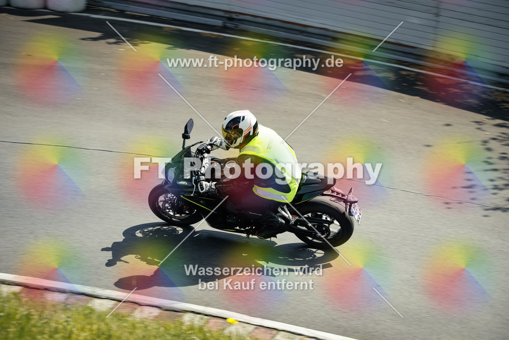 OBK_Mai_Martina_Markus-10827 | Hier findet Ihr Bilder von Touristenfahrten auf der Nürburgring Nordschleife oder von anderen Veranstaltungen die ich besucht habe. Viel Spass beim Durch Schauen 