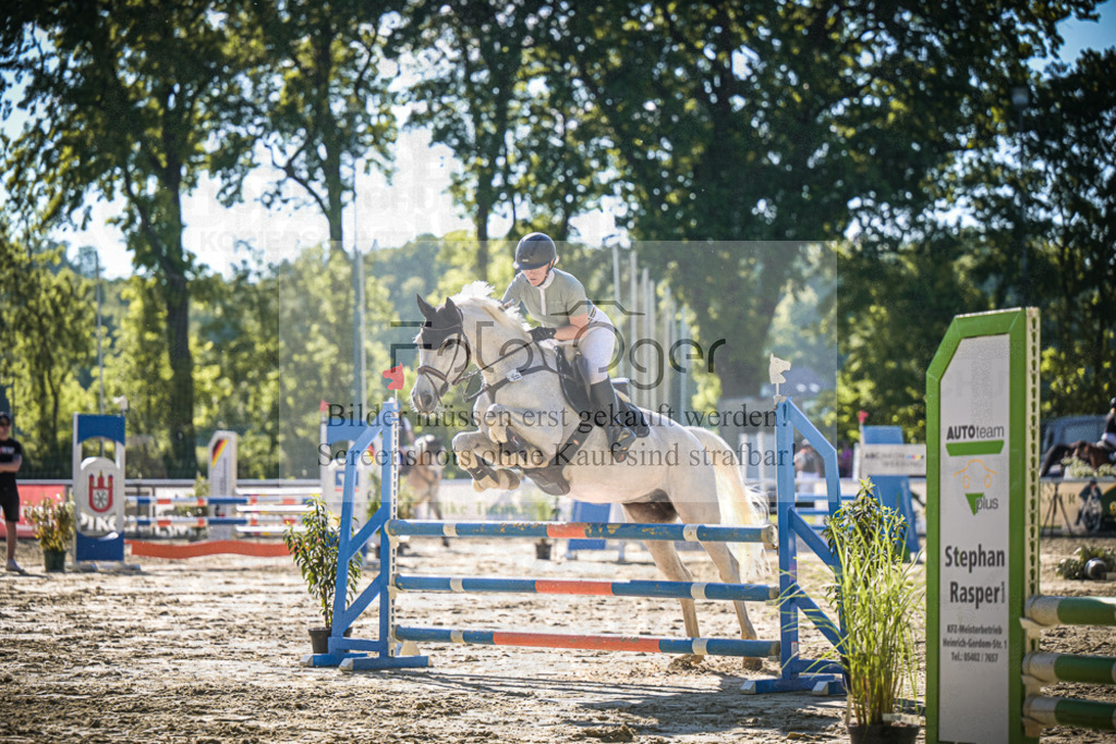 DOS_3541 | Entdecke hochwertige Reitturnierfotos von Foto Oger. Professionell, emotional und authentisch – jetzt Lieblingsmomente im Shop bestellen.Deutschlandweite Turnierfotografie. - Realisiert mit Pictrs.com