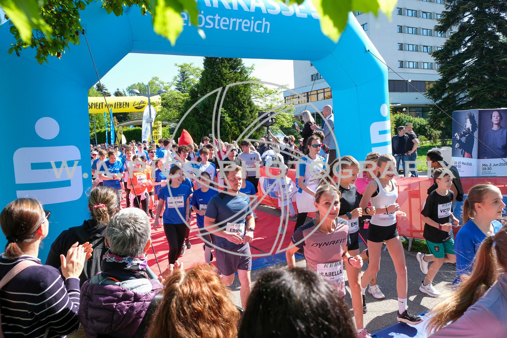 ..... | LINZ,AUSTRIA,27.April 24, Int. 3 Brückenlauf Linz  , Image shows: Photo: WAPICS / Michael ring