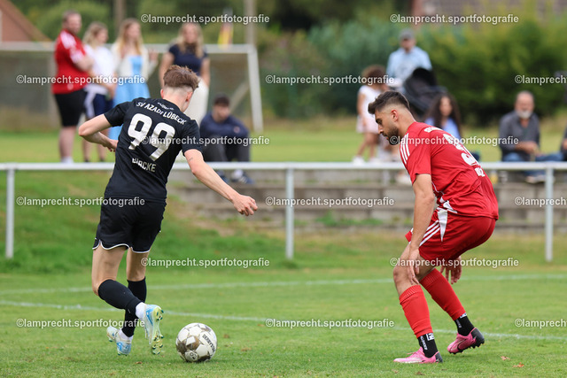 Fußball I Herren I Saison 2025-2026 I Verbandsliga Süd I 7. Spieltag I SV Schackendorf - SV Azadi Lübeck I 06.09.2025.171 | v.l. Luca Maurice Lübcke (99, SV Azadi Lübeck), Arash Mirzaei (33, SV Schackendorf) - Realisiert mit Pictrs.com