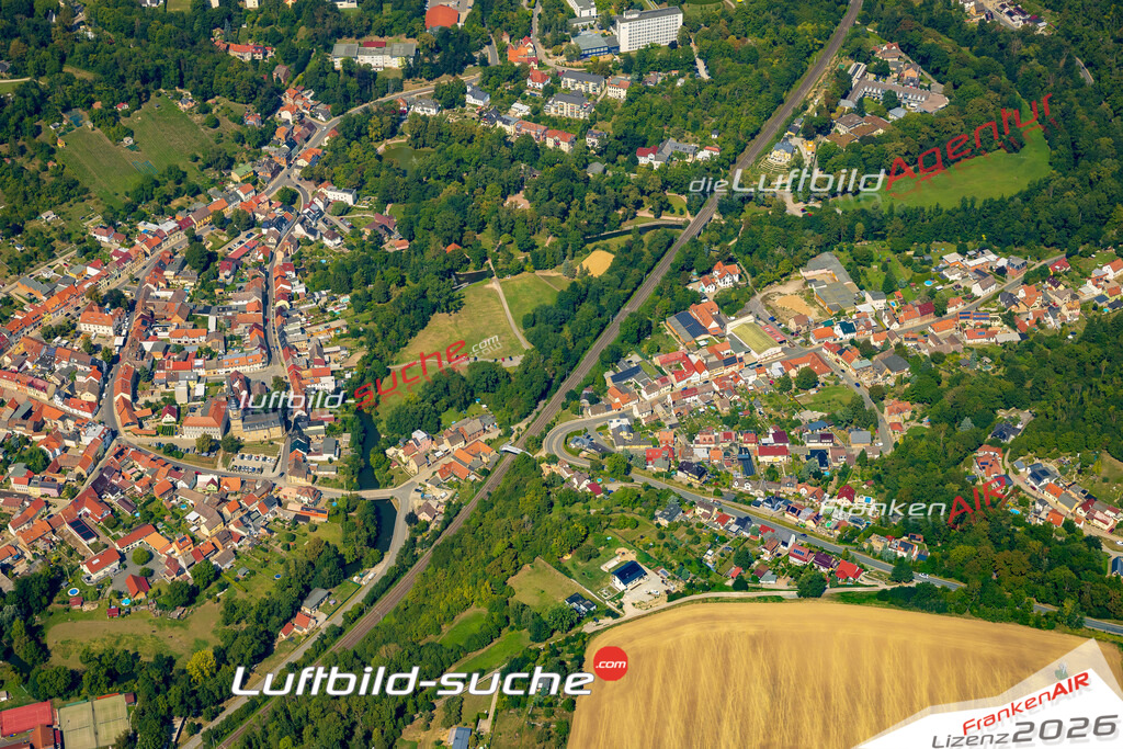 Neue Luftbildaufnahme der Stadt Bad Sulza - Das Luftbild wurde 2025 vom UL-Flugzeug heraus erstellt ( keine Drohnenaufnahme ) - Hochauflösende Luftaufnahme - für Wandbilder und großformatige Ausdrucke geeignet. Das besondere Geschenk!Hier alle&nbsp;Infos zur Lizenzierung der LuftaufnahmeWir fliegen auch dieses Jahr wieder in Ihre Region um Luftbilder zu erstellen.- Luftbild anfragen