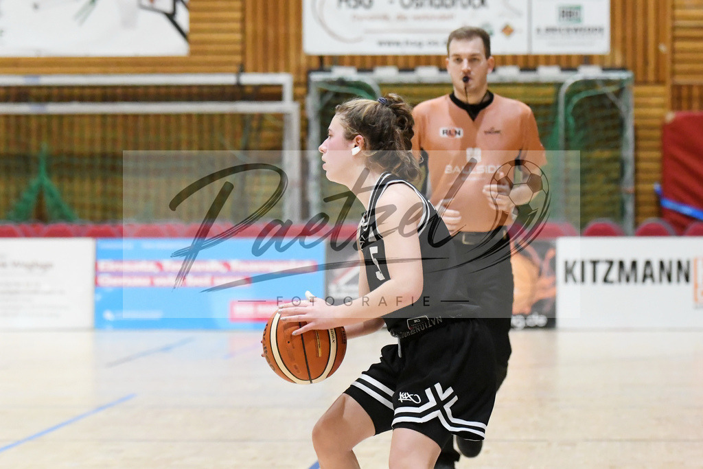 20200126_OSCTGN_0047 | Basketball, Juniorinnen: Luisa Lukas (TG Neuss Junior Tigers) in Aktion, am Ball, Einzelaktion beim Spiel der WNBL zwischen OSC Junior Panthers vs. TG Neuss Junior Tigers am 26.01.2020 im Panthers Dome in Osnabrück, Deutschland.(Foto von Nico Paetzel) - Realisiert mit Pictrs.com