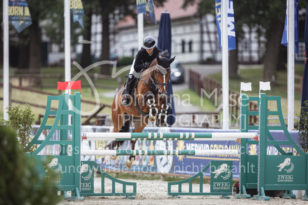 240712_BHO_L-Springen-304 | Deine schönsten Turniermomente als professionelle Fotos! Entdecke hochwertige Pferdesport-Fotografie im Online-Shop. Jetzt Fotos finden & bestellen!