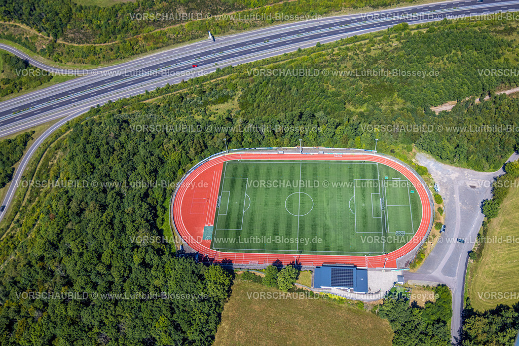 Olpe250810513 | Luftbild, Fußballstadion Sportanlage FSV Gerlingen e.V., an der Autobahn A4, Gerlingen, Wenden, Sauerland, Nordrhein-Westfalen, Deutschland