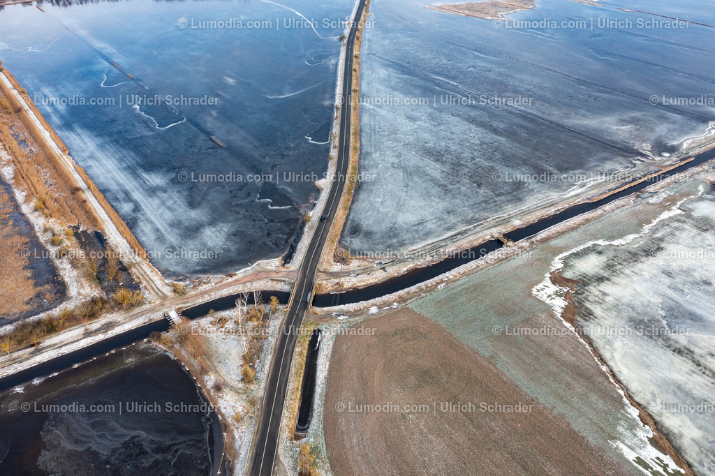 10049-51860 - Hochwasser im Großen Bruch | Stockfoto und Bilderpool mit Bildmaterial aus Deutschland, dem Harz, Halberstadt, Quedlinburg, Wernigerode und weltweit. Qualitativ hochwertige und professionelle Fotos anschauen und kaufen. - Realisiert mit Pictrs.com
