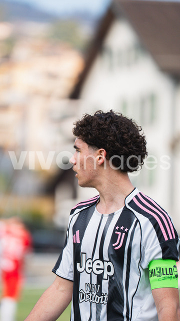 juv_lut_fmachado-0193 | Images from the Juniors B match between Juventus Academy and FC Lutry, played on 18 March 2026 in Lutry, Switzerland, featuring players, coaching staff and match action throughout the game.
