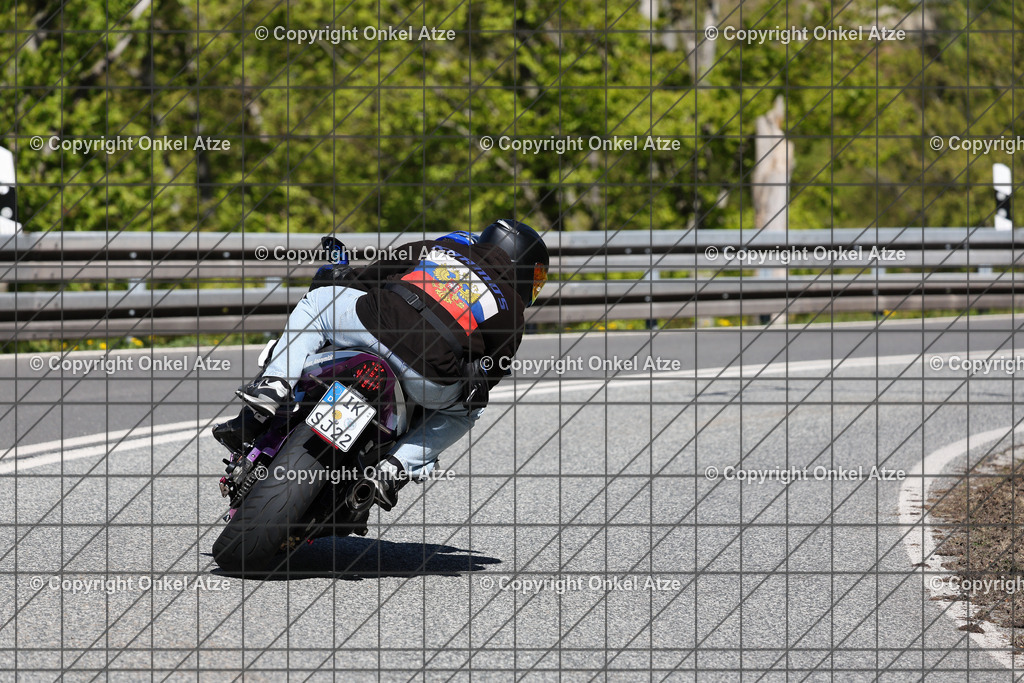 IMG_8332 | Fotograf am Kyffhäuser. Onkel Atze. Kyffhäuser Rennstrecke. Café36. Motorsportfotografie. - Realisiert mit Pictrs.com