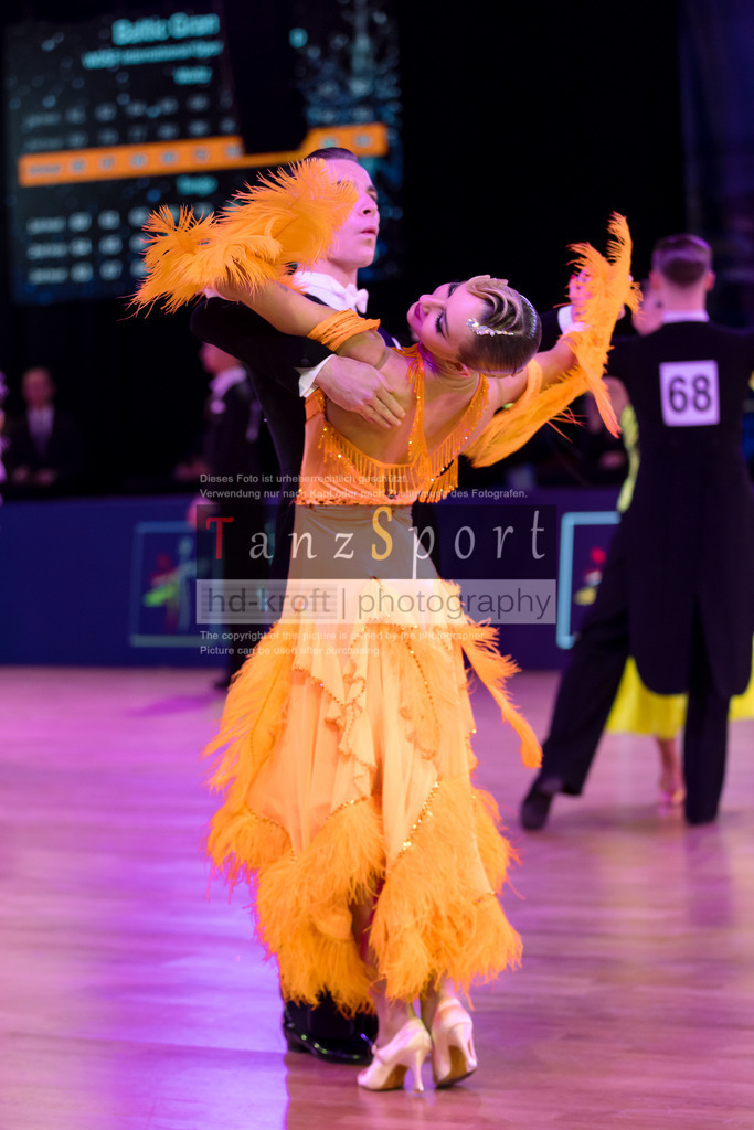 20241215_WDSF_Int_Open_Std-Riga-8692 | Tanzsportbilder, Standardtanz, Lateintanz, WDSF, DTV, LTVB, dancecomp, goc, hessen tanzt, blaues band der spree, walzer, tango, wiener walzer, slowfox, quickstepp, samba, rumba, cha-cha-cha, paso doble. jive, hd-kroft photography, turniertanzsport