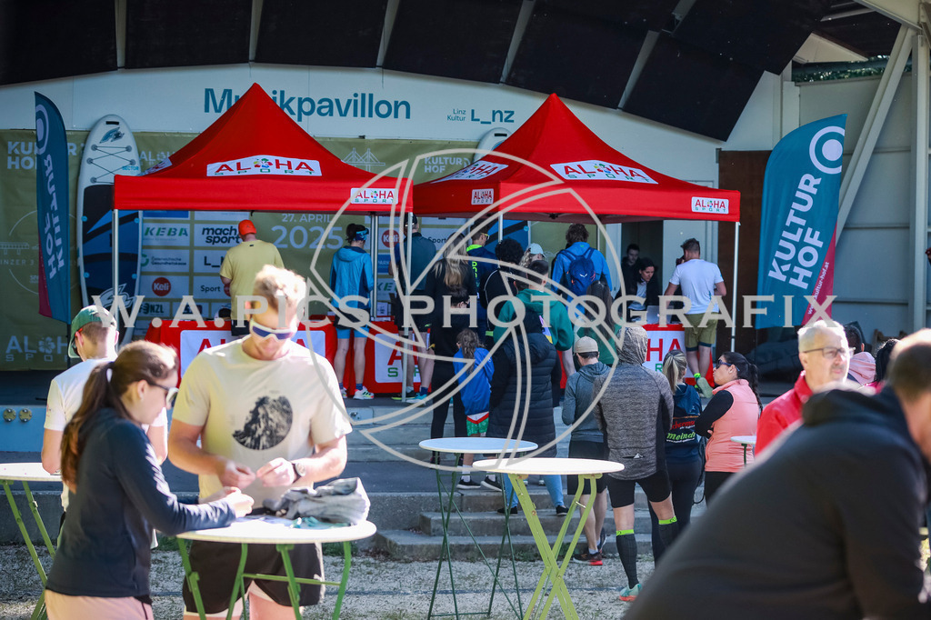 ..... | LINZ,AUSTRIA,27.April 25, Int. 3 Brückenlauf Linz  , Image shows: Photo: WAPICS / Manuel Binder