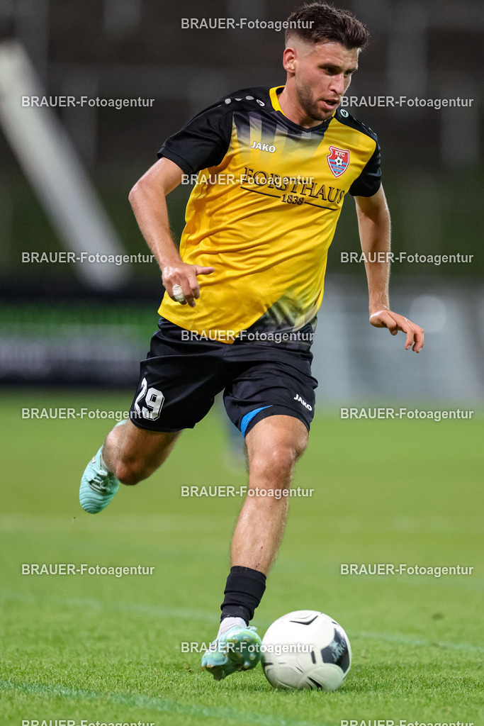SB_KFCBAU_20250815_5352.JPG -  - KFC Uerdingen - SF Baumberg - Oberliga Niederrhein | Krefeld, Deutschland, 15.08.25: Mohammed Yasin Benslaiman Benktib (KFC Uerdingen) in Aktion, am Ball, Einzelaktion während des Oberliga Niederrhein Spiels zwischen KFC Uerdingen - SF Baumberg in der Grotenburg Stadion am 15. August 2025 in Krefeld, Deutschland. (Foto von Stefan Brauer/Brauer-Fotoagentur)
