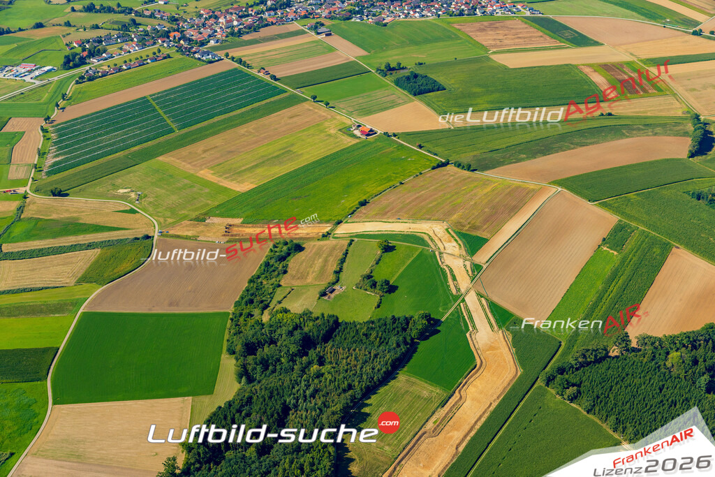 Luftaufnahme von Laberweinting Vs Google Maps- Die Luftaufnahme wurde 2025 vom UL-Flugzeug heraus erstellt ( keine Drohne ) - Hochauflösende Luftaufnahme - für professionelle Ausdrucke geeignet. Die Geschenkidee !Mit Lizenz und Bildrechte bestellbar