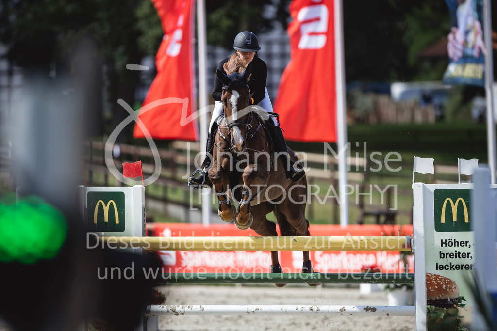 240714_BHO_M2-Spr-1-240 | Deine schönsten Turniermomente als professionelle Fotos! Entdecke hochwertige Pferdesport-Fotografie im Online-Shop. Jetzt Fotos finden & bestellen!
