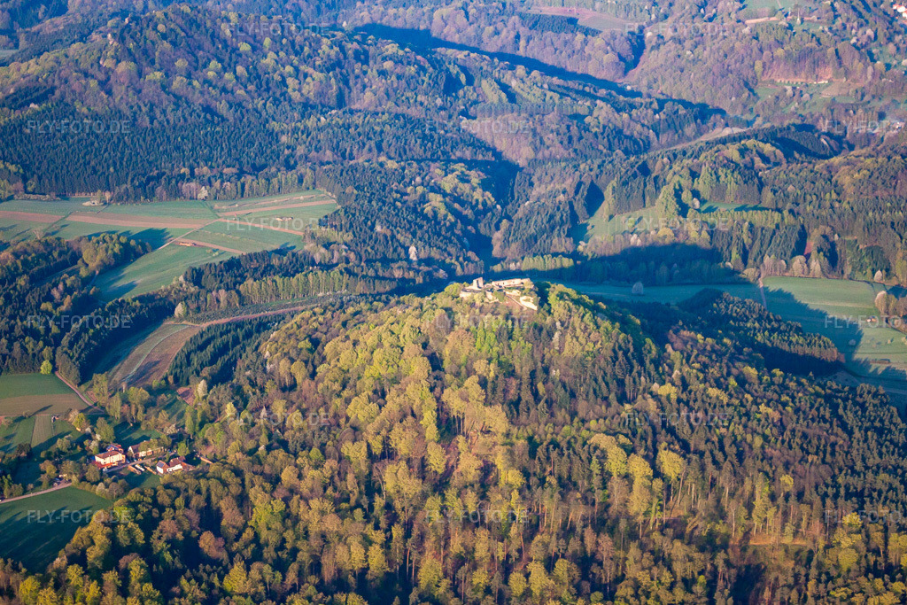 Luftbild: Burgruine Lindelbrunn in Vorderweidenthal im Bundesland Rheinland-Pfalz in Deutschland. Foto: IMG_39627.jpg vom 16.04.2011 durch Werner Riehm/FLY-FOTO.de