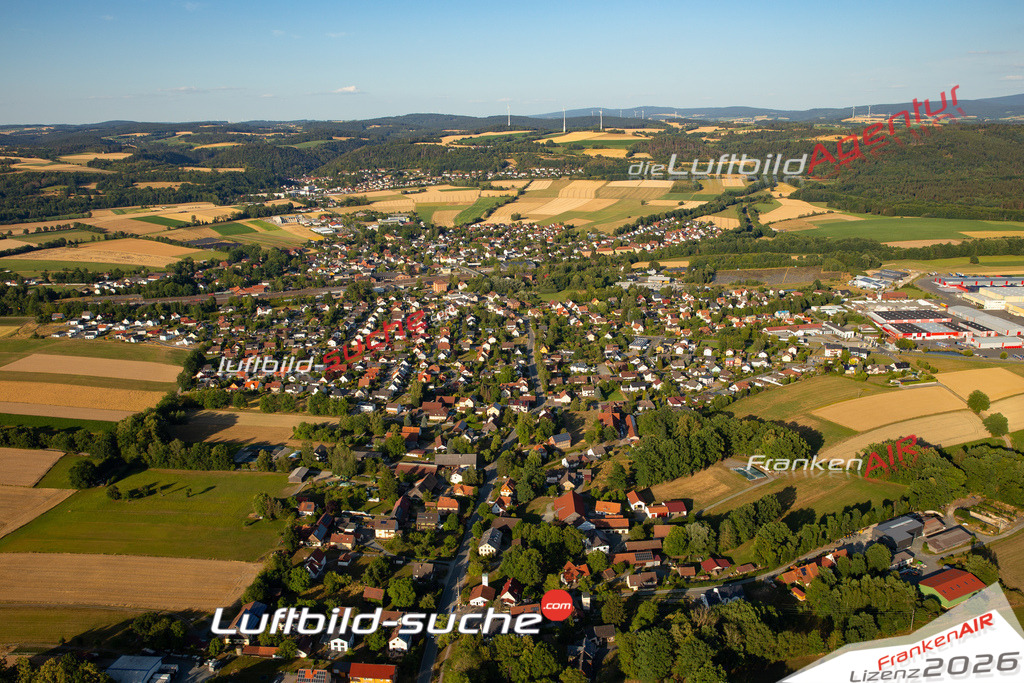 Das Luftbild zeigt : Hegnabrunn Neuenmarkt - Die Luftaufnahme wurde 2023 vom UL-Flugzeug aus erstellt ( keine Drohne ) - Hochauflösende Luftaufnahme - Für grossformatige Ausdrucke geeignet. Die Geschenkidee !Mit Lizenz und Bildrechte bestellbar