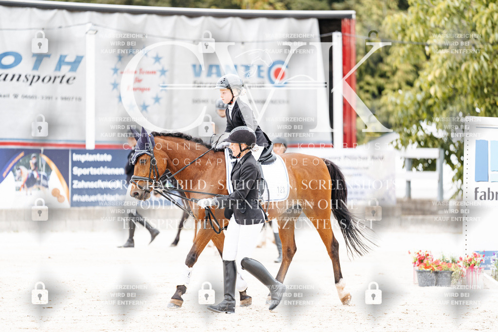 CK907327 | Turnierfotografie Pferdefotografie Trier Rheinland-Pfalz Pferdesport Reitsport Tierfotografie Sportfotografie Pferdevideo Pferdevideografie Equestrianvideography equestrianphotography  - Realisiert mit Pictrs.com