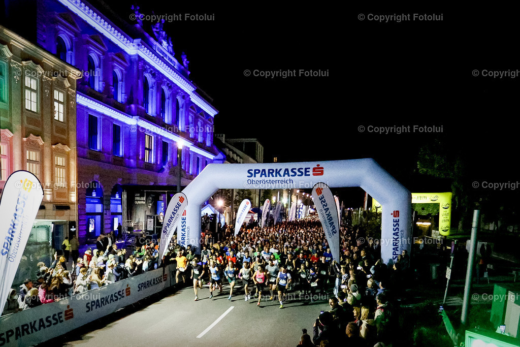 A-BINDER_20220922_0042 | LINZ,  AUSTRIA,22.Sept. 2022 - Night Run, Image shows Night Run.
Photo: Sportmediapics.com/ Manfred Binder