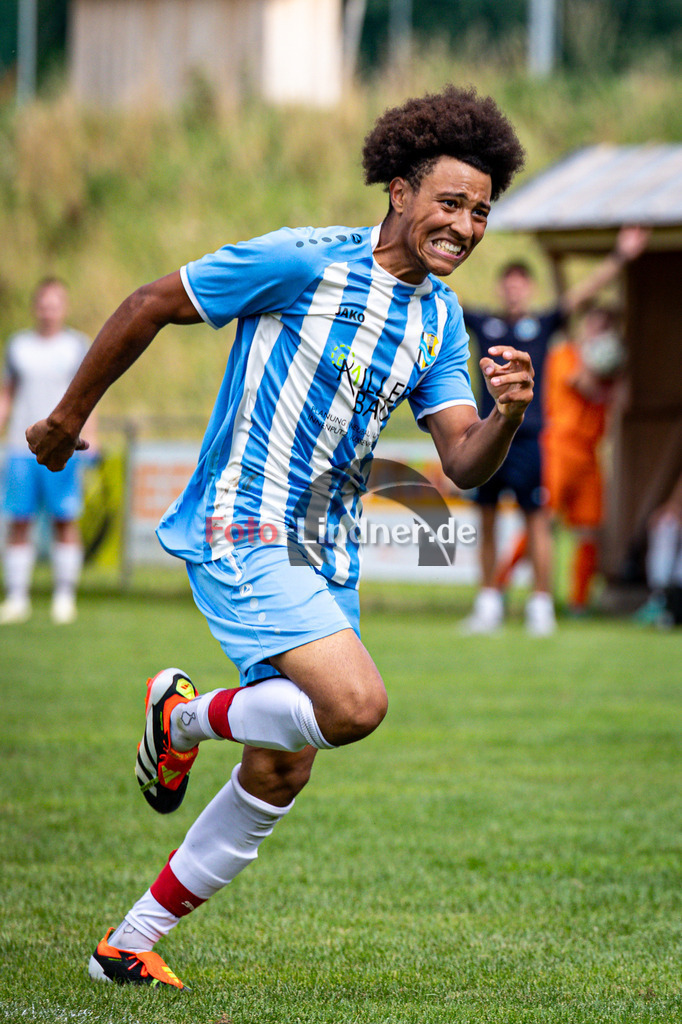 SG Hungerbach gegen TSV Brunnthal | Fußball Kreisliga Herren Oberbayern Zugspitze Gruppe 1, SG Hungerbach gegen TSV Brunnthal, 20240803,Lenny PETRISIC (SG Hungerbach 18) in Aktion, Sprint,2024-08-03 in Huglfing (Sportpark Huglfing), Lenny PETRISIC (SG Hungerbach 18)Copyright: WolfgangxLindner www.foto-lindner.de