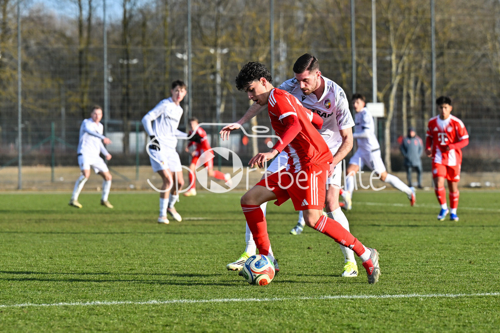 FC Bayern Amateure - FC Viktoria Pilsen U23 | MUNICH, GERMANY - 03. FEBRUARY: im Duell Deniz OFLI (FC Bayern München II 13) mit einem Spieler von Viktoria Pilsen während dem Testspiel zwischen den Amateuren des FC Bayern und dem FC Viktoria Pilsen B am FC Bayern Campus