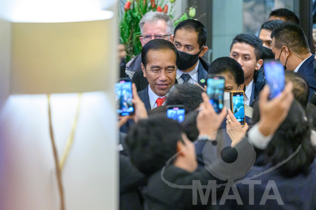 _DWA5449 | Welcoming Jokowi Widodo's arrival by the Indonesian people at Kastens Luisenhof Hotel in the context of the opening of Hannover Messe with Indonesia as Country Partner. Hannover, 15.04.2023 - Realisiert mit Pictrs.com