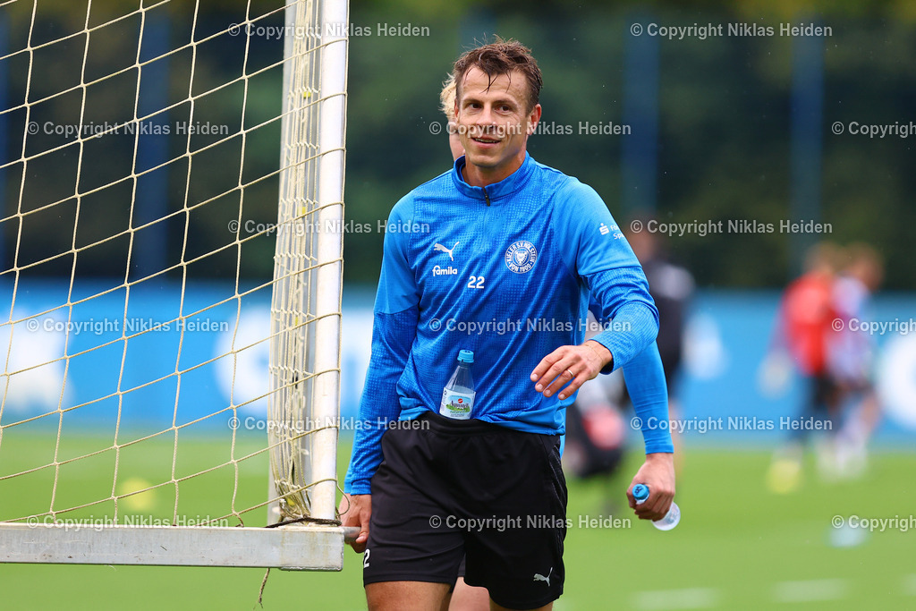 NH_HolsteinKiel_Training_16092025 | #22 Stefan Schwab (Holstein Kiel)Fußball I Herren I Training I Saison 2025-2026 I Holstein Kiel I 16.09.2025 I Citti-Fußballpark