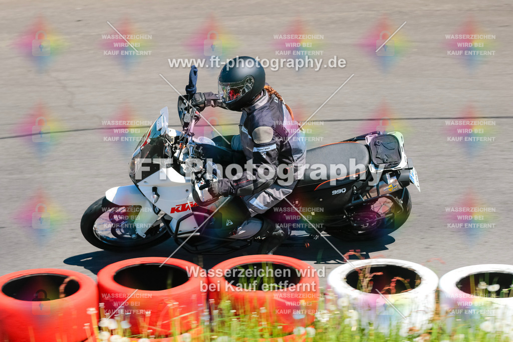 Moto-TeamOBK-22432 | Hier findet Ihr Bilder von Touristenfahrten auf der Nürburgring Nordschleife oder von anderen Veranstaltungen die ich besucht habe. Viel Spass beim Durch Schauen 