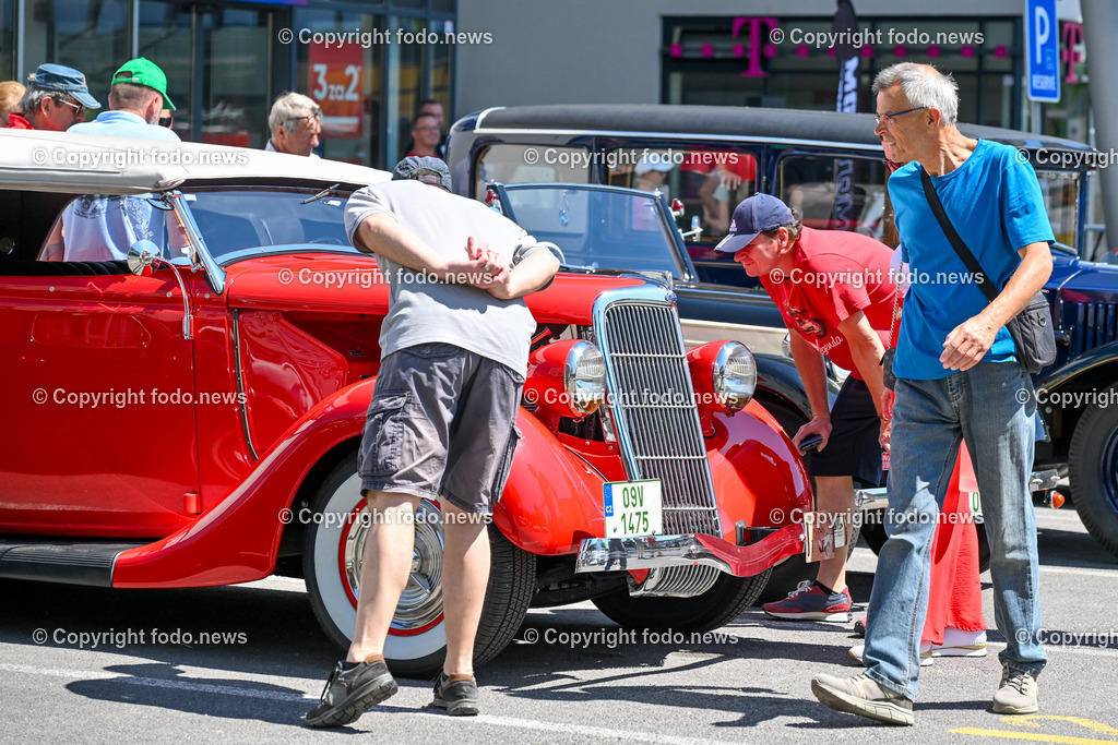 Slowakei_ Povazska Bystrica_ Veteran Tour Manin_ 14.06.2025-182 | 14.06.2025, Slowakei, SVK, Trenciansky kraj, Povazska Bystrica, im Bild Oldtimer Klub, Historische Fahrzeuge, Veteran Tour Manin, Auto, Alt, Besucher, Menschen, Feature, Symbolbild