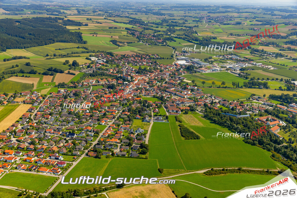 Das Luftbild zeigt :  Bad Birnbach - Die Luftaufnahme wurde 2024 vom UL-Flugzeug aus erstellt ( keine Drohne ) - Hochauflösende Luftaufnahme - Für grossformatige Ausdrucke geeignet. Die Geschenkidee !Mit Lizenz und Bildrechte bestellbar
