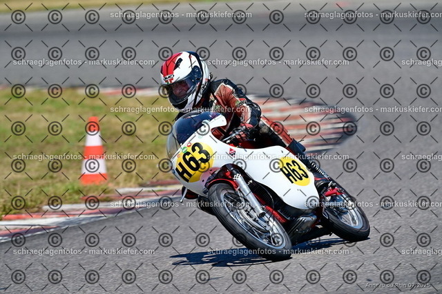 25bc03-1352 | markuskiefer.com - Realisiert mit Pictrs.com