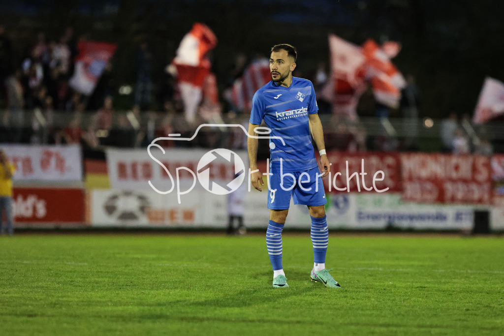 FV Illertissen - FC Bayern Amateure | im Bild Furkan KIRCICEK (FVI #9) in aktion / Freisteller / Einzelfoto