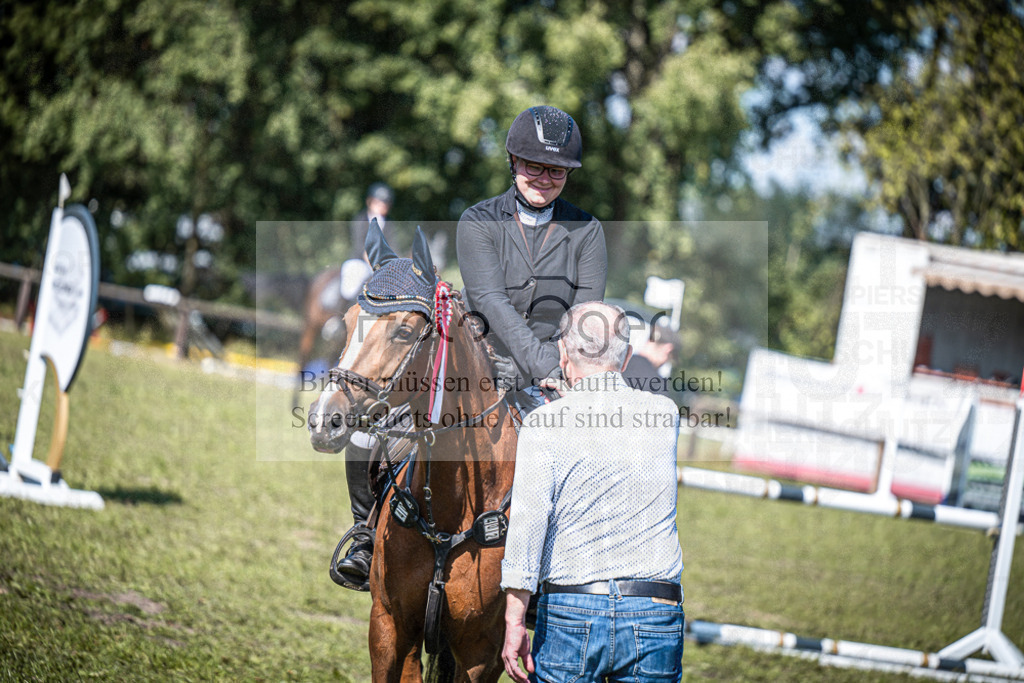 Z63_0043 | Entdecke hochwertige Reitturnierfotos von Foto Oger. Professionell, emotional und authentisch – jetzt Lieblingsmomente im Shop bestellen.Deutschlandweite Turnierfotografie. - Realisiert mit Pictrs.com