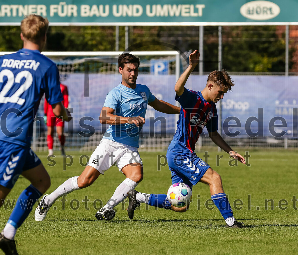 2023-09-16_078_FC_Langengeisling_gegen_TSV_Dorfen | Erding, Deutschland, 16.09.2023:
Fußball, Bezirksliga Oberbayern Ost 2023 / 2024, 9. Spieltag, FC Langengeisling gegen TSV Dorfen, Endergebnis: 3:1

Kilian Stenzel (FC Langengeisling, #32), Bastian Rachl (TSV Dorfen, #27)

Foto: Christian Riedel / fotografie-riedel.net