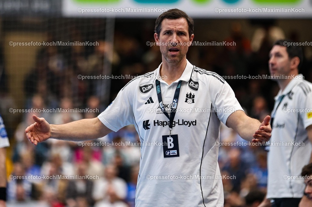 xKWIx26022601022 | 26.02.2026, xKWIx, Handball, DAIKIN Handball-Bundesliga, TBV Lemgo Lippe - Handball Sport Verein Hamburg, PHOENIX CONTACT Arena: Torsten Jansen (Handball Sport Verein Hamburg Cheftrainer) schaut enttäuscht Photo: xKamilxWilkowskixPressefotoKochx
