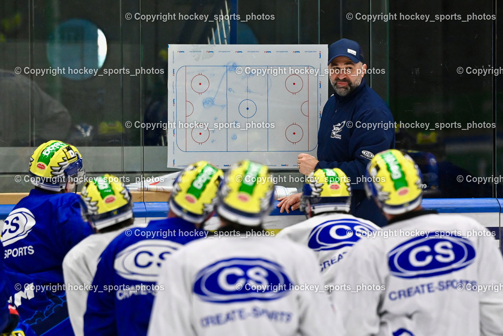 Eistrainig EC VSV mit Headcoach Pierre Allard | Eistraining EC VSV mit Headcoach Pierre Allard, 1.Eistraining EC VSV mit Headcoach Pierre Allard am 02.12.2025 in Villach (Stadthalle Villach), Austria, (Photo by Bernd Stefan)