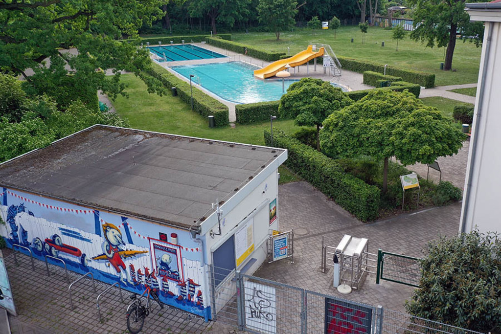 Foto: Leipzig - Schreberbad | Das Team hinter BILDLEXIKON LEIPZIG bündelt historische wie aktuelle Informationen über die Stadt Leipzig in Text und Bild auf einer Plattform und stellt diese der interessierten Öffentlichkeit zur Verfügung.