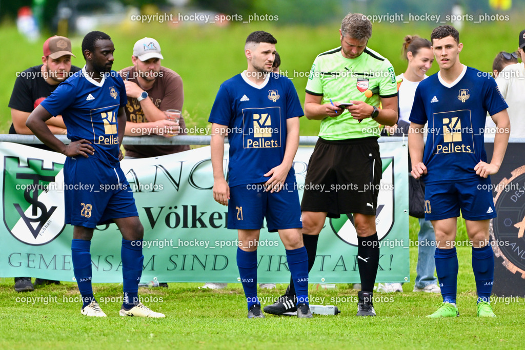 ATUS Velden vs. VST Völkermarkt | #28 Kevin Mpaka ATUS Velden, #21 Dardan Kameraj ATUS Velden, Christof Leitner Referee, #20 Alessandro Kiko ATUS Velden, ATUS Velden vs. VST Völkermarkt, ATUS Velden vs. VST Völkermarkt am 30.05.2024 in St. Egyden (Sportpark St. Egyden), Austria, (Photo by Bernd Stefan)