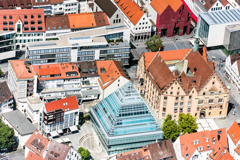 dr__0011336.jpg | ULM 01.08.2017 Bibliotheks- Gebäude der Stadtbibliothek in Ulm im Bundesland Baden-Württemberg, Deutschland. // Library Building of Stadtbibliothek in Ulm in the state Baden-Wuerttemberg, Germany. Foto: Daniel Reiter