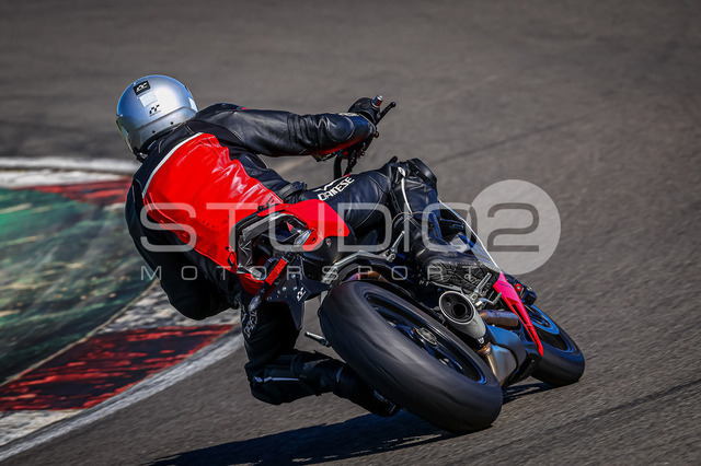 0762-260526NBR-015_762 | Deine Full-Service-Agentur für ✔️Videoproduktionen und ✔️Motorsportfotografie Jetzt Angebot anfragen!