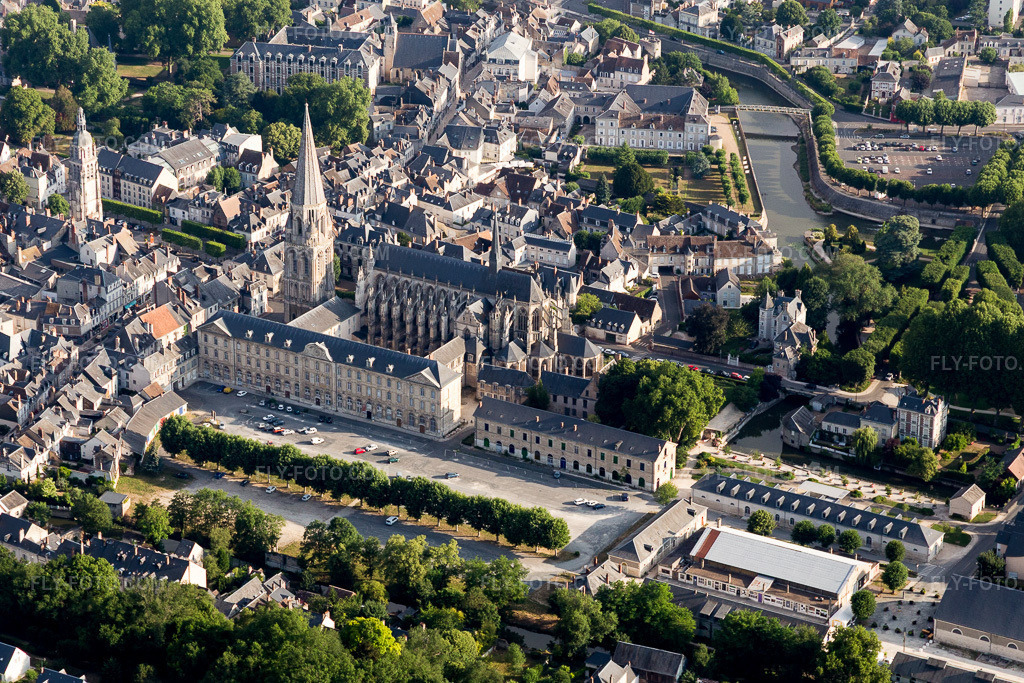 Aerial view: Building complex of the monastery of the Trinity Abbey / Abbaye De La Trinité in Vendôme in Vendôme in the state Loir et Cher, France.Photo: IMG_101091.jpg taken on 06/24/2017 by Werner Riehm/FLY-FOTO.comResolution of the original: 4970 x 3313 px