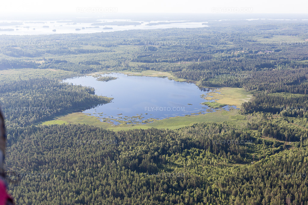 Aerial view: View of the town in Flogmyran in the state Kronoberg, Sweden. – Photo: IMG_108133.jpg taken on 06/28/2018 by Werner Riehm/FLY-FOTO.com – Resolution of the original: 5472 x 3648 px