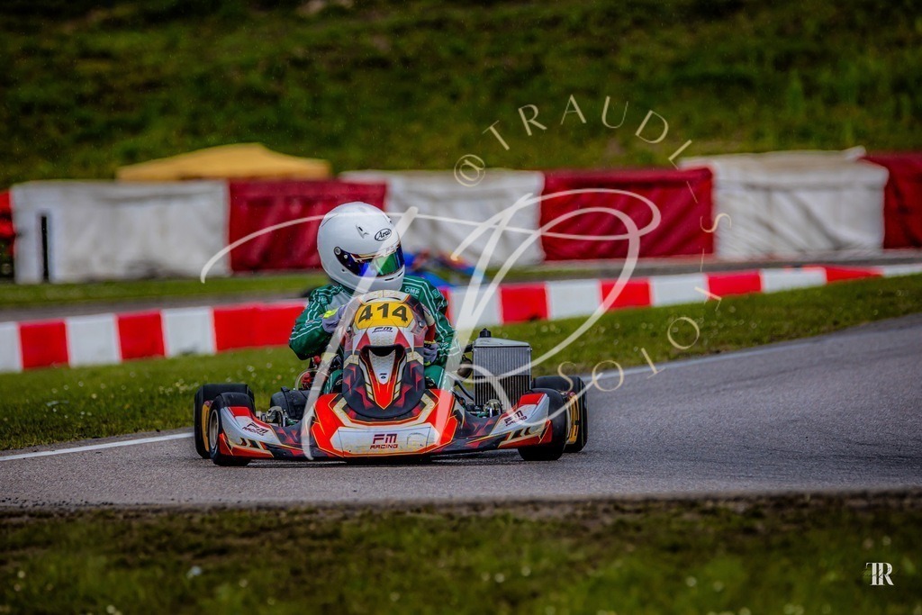 63FE869B-7294-4E87-B18E-498ED265B18C | traudl_s_fotos