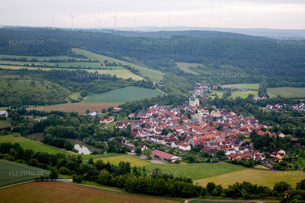 Luftbild: landwirtschaftlichen Feldern und Nutzflächen in Eußenheim im Bundesland Bayern in Deutschland. Foto: IMG_66029.jpg vom 30.05.2014 durch Werner Riehm/FLY-FOTO.de