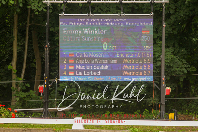 DKP44953 | Turnierfotos kaufen im Webshop von Daniel Kuhl Photography – entdecke professionelle Reitsportfotos aus Turnieren & Events. Hochwertige Turnierbilder online bestellen & sichern. Jetzt Fotos von Reitsportturnieren kaufen!