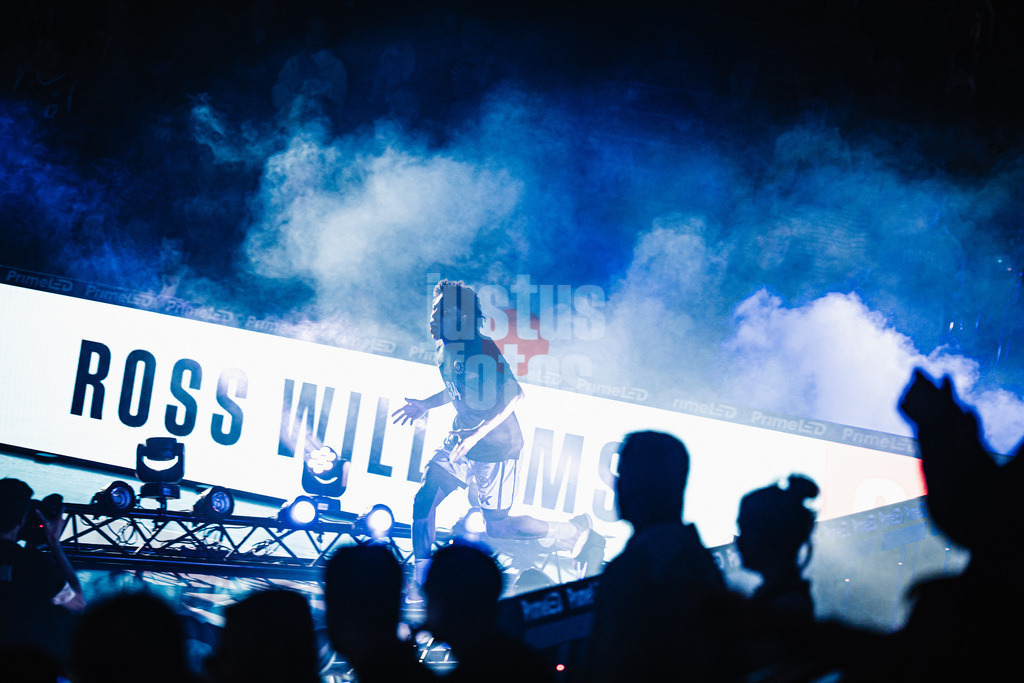 Basketball | Männer | Saison 2025/2026 | easyCredit Basketball Bundesliga | Veolia Towers Hamburg vs. Ratiopharm Ulm | 18.01.2026 | Ross Williams (#34, Hamburg Towers) läuft ins Stadion ein