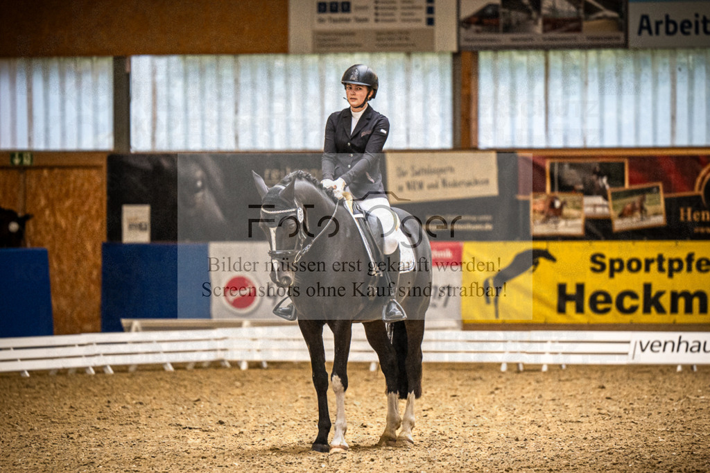 DOS_3682 | Entdecke hochwertige Reitturnierfotos von Foto Oger. Professionell, emotional und authentisch – jetzt Lieblingsmomente im Shop bestellen.Deutschlandweite Turnierfotografie. - Realisiert mit Pictrs.com