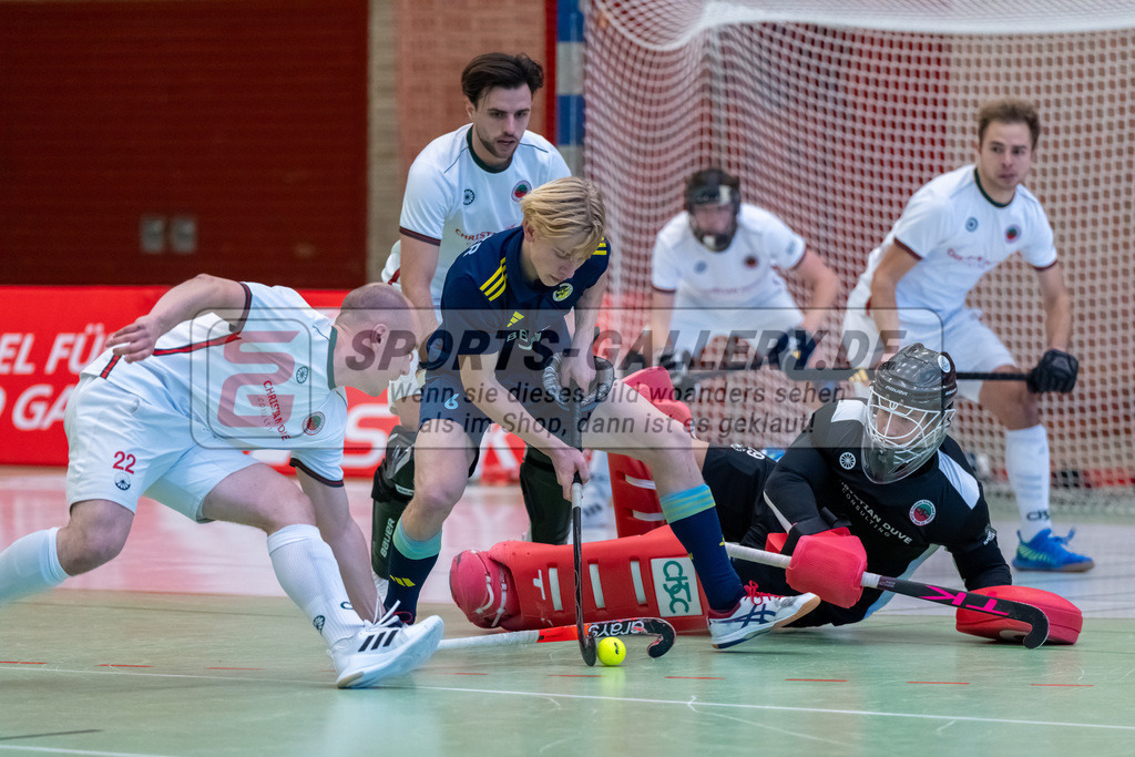 HK_20250118_101836 | 1/4 Finale 1. Bundesliga Halle Herren Crefelder HTC - Zehlendorfer Wespen am 18.1.2025 Halle Glockenspitz, Krefeld , Jonathan Ehling ( Crefelder HTC #1 ) , Joshua Onyekwue Nnaji Torwart ( Crefelder HTC #29 ) , Mika Böttger ( Zehlendorfer Wespen #6 )