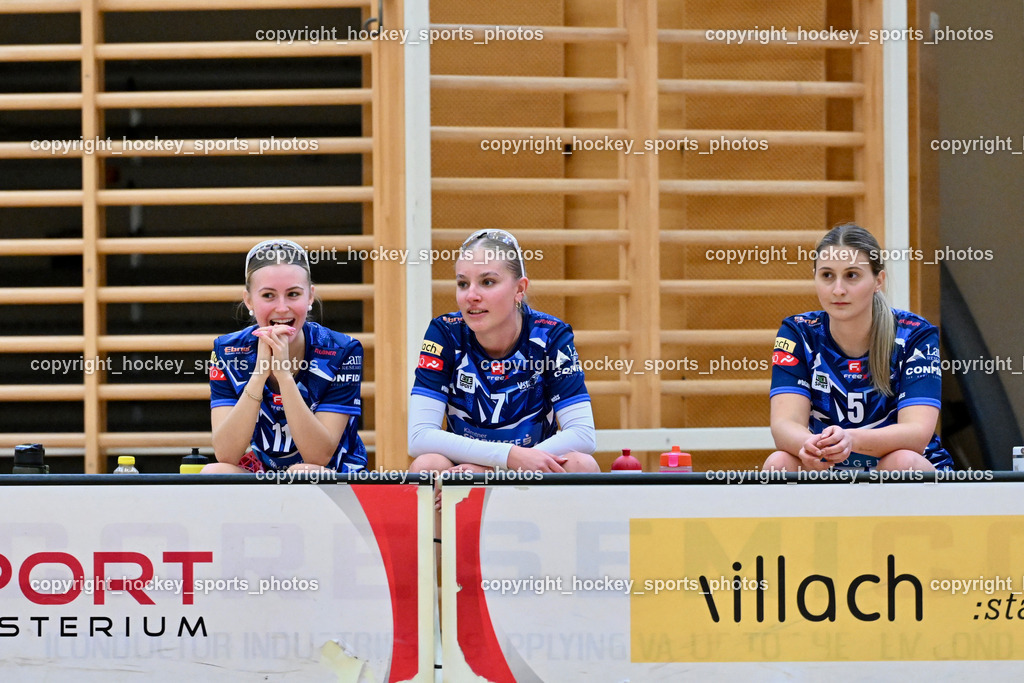 VSV Unihockey Damen vs. FCB München | Spielerbank VSV Unihockey, #11 Patricia Achernig VSV Unihockey, #7 Lina Heber VSV Unihockey, #5 Johanna Gräfling VSV Unihockey, VSV Unihockey Damen vs. FCB München, VSV Unihockey Damen vs. FCB München am 24.01.2026 in Villach (Ballspielhalle St. Martin), Austria, (Photo by Bernd Stefan)