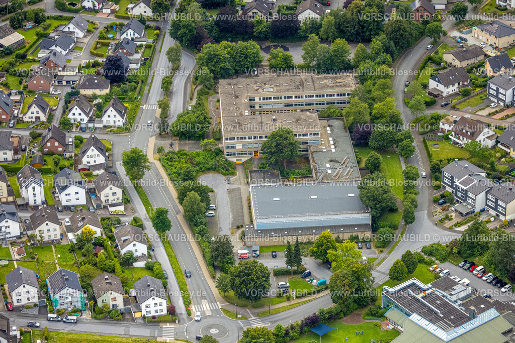 Warstein240713215 | Luftbild, Lioba Grundschule und Musikschule, Dreifachturnhalle VfS 59 Warstein e.V., Warstein, Sauerland, Nordrhein-Westfalen, Deutschland